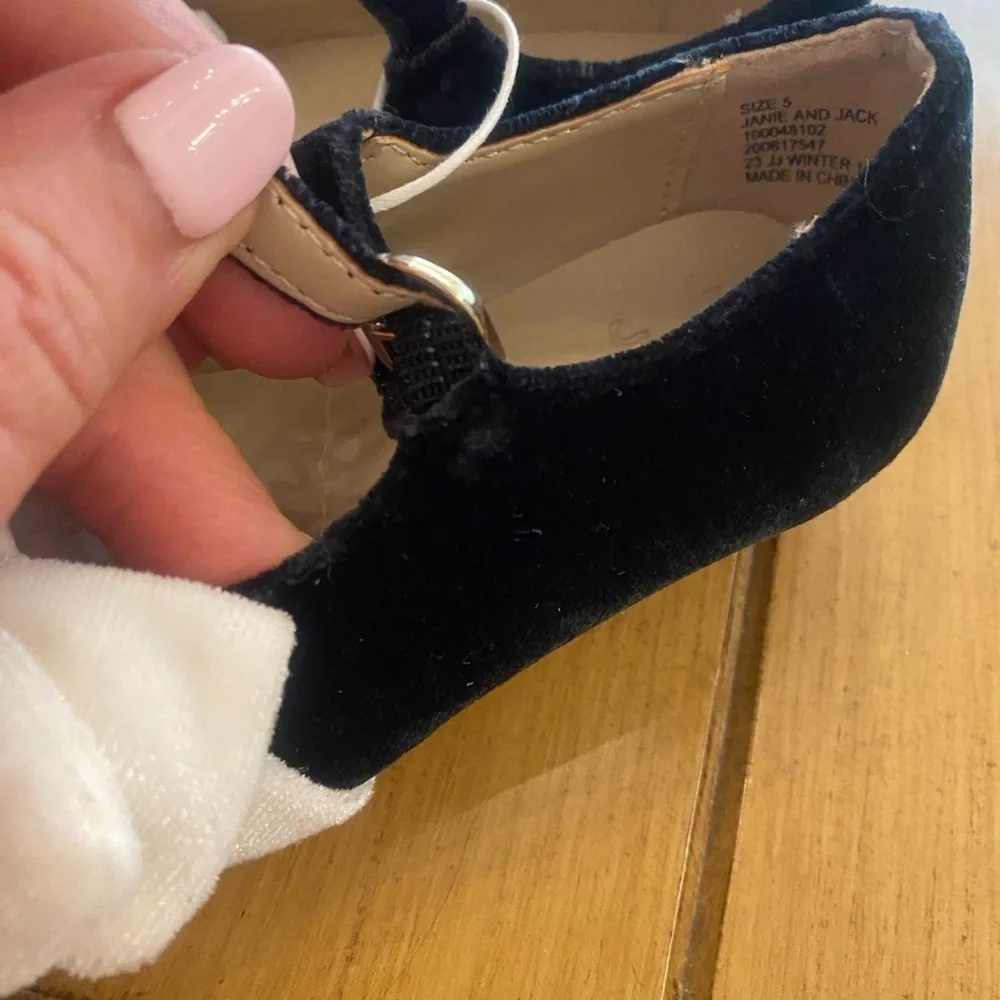 Janie & Jack Girls Black Velvet Flat Dress Shoes New Size 5